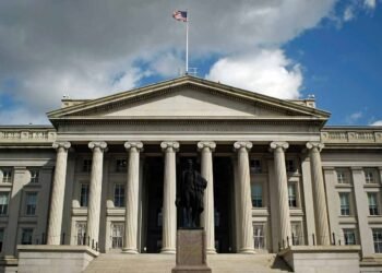 Hedge funds’ record Treasury bets risk sending ‘shockwaves’ through the global bond market, Apollo says