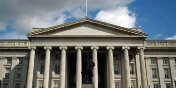 Hedge funds’ record Treasury bets risk sending ‘shockwaves’ through the global bond market, Apollo says