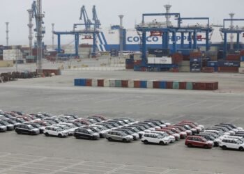 House Democrats urge Trump to keep US ban on Chinese cars
