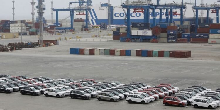 House Democrats urge Trump to keep US ban on Chinese cars