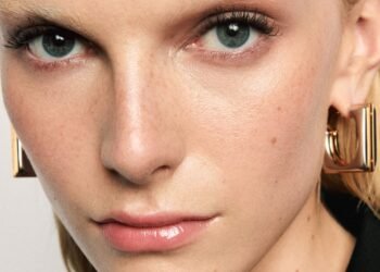 How To Do The Wet Lashes Makeup Trend This Spring