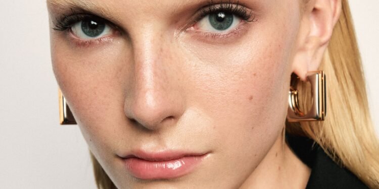 How To Do The Wet Lashes Makeup Trend This Spring