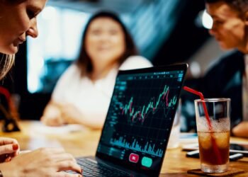 How investors can approach markets' 'choppy, bumpy ride': analyst