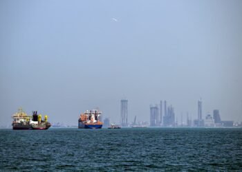 Iran moves to put the brakes on reopening the Strait of Hormuz