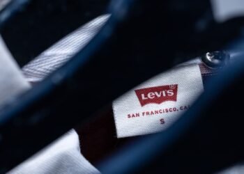 Levi’s boosts its sales outlook, defying concerns about the impact of the Iran conflict