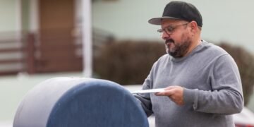 Mailing tax return near April 15 deadline comes with risk
