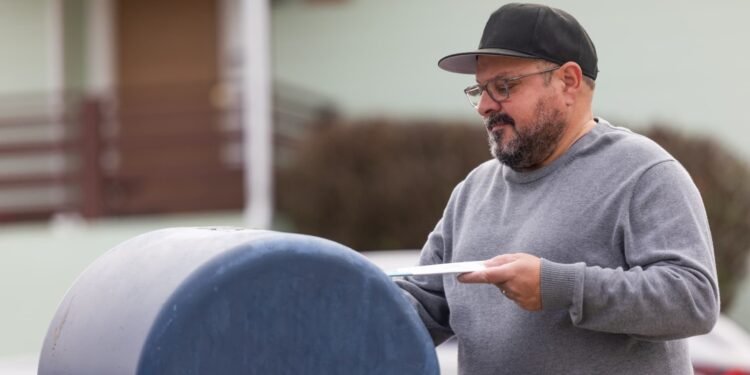 Mailing tax return near April 15 deadline comes with risk