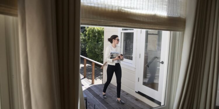 Mortgage rates dip following Iran cease-fire. Why that’s great timing for people selling a home.