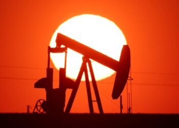 Oil prices end volatile session mixed but up sharply for the week on supply worries