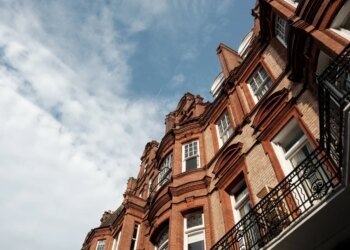 Real estate credit comeback gathers steam