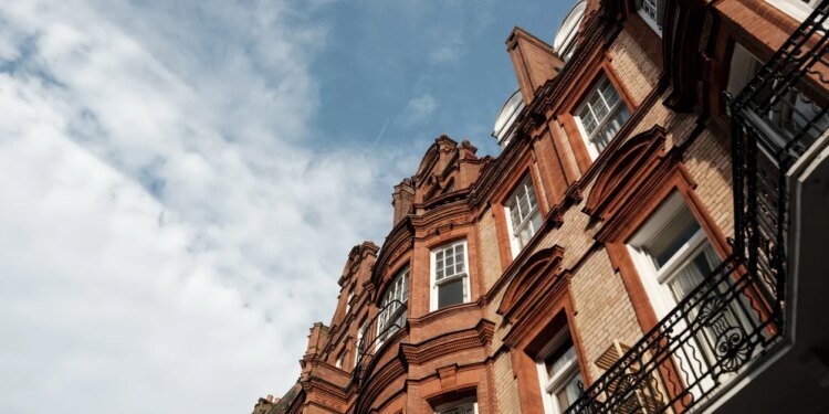 Real estate credit comeback gathers steam