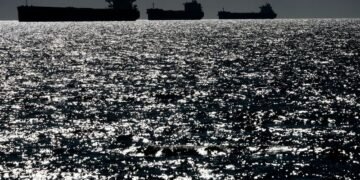 Russian ’shadow fleet’ undeterred by Starmer’s threat as nearly 100 ships cross UK waters