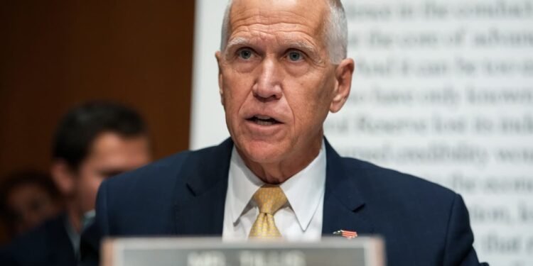 Sen. Thom Tillis drops opposition, says he’ll back Kevin Warsh’s Fed confirmation