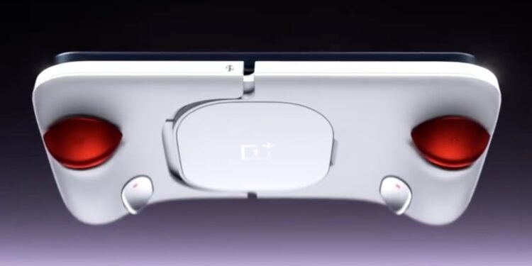 The 'Gun God' Controller Turns One Plus' New Smartphone Into a Sleek Handheld Gaming Console