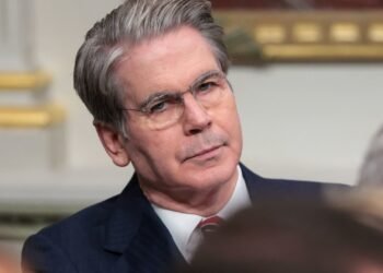 Treasury Secretary Bessent now says it's OK for the Fed to wait to lower rates amid oil surge