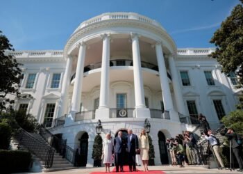 Trump greets King Charles on ’beautiful British day’ at White House