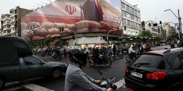 Trump holds talks on prolonged Iran blockade, urges Tehran to reach a deal