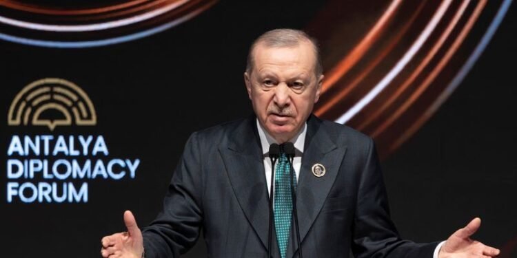 Turkey’s Erdogan offers support to Trump in call after White House dinner shooting