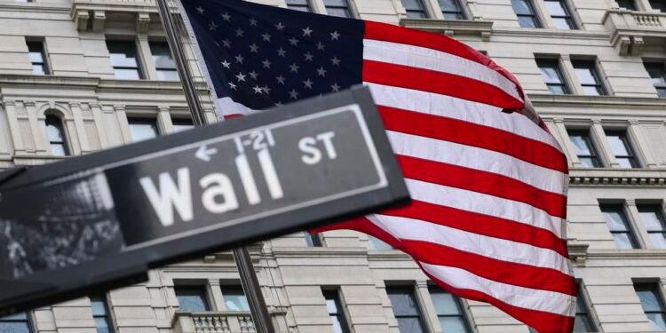 U.S. stock futures fall, oil rises ahead of a busy week for Wall Street