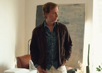 Warm Tones for Spring with a Linen Coat and Two Shades of Denim · Primer