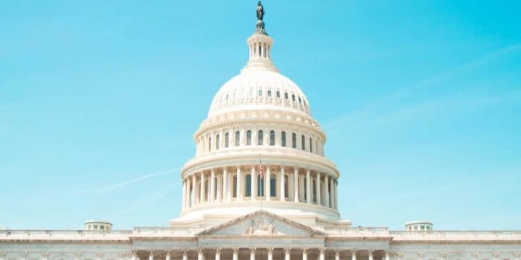 White House economists say stablecoin rewards pose minimal risk to banks