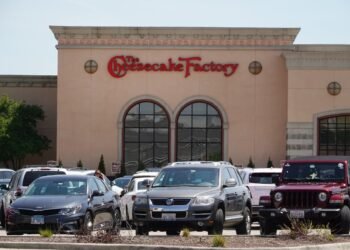 Analysts say this restaurant chain has figured out how to feed everyone — GLP-1 users included