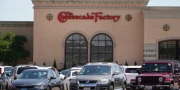 Analysts say this restaurant chain has figured out how to feed everyone — GLP-1 users included
