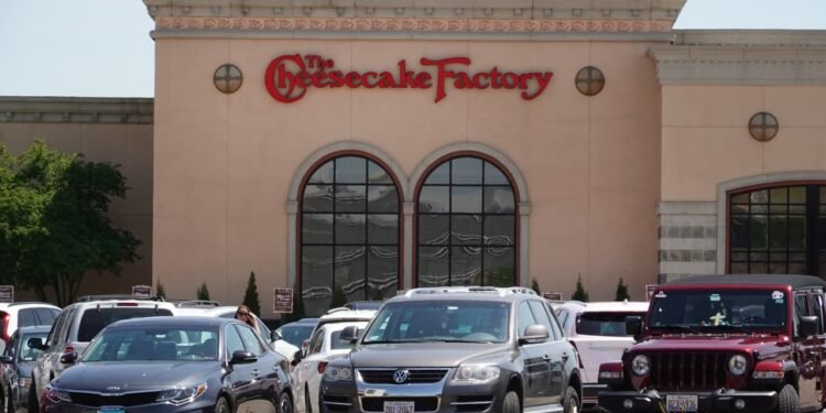 Analysts say this restaurant chain has figured out how to feed everyone — GLP-1 users included