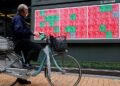 Asia shares find hope in tech resilience, oil off peak