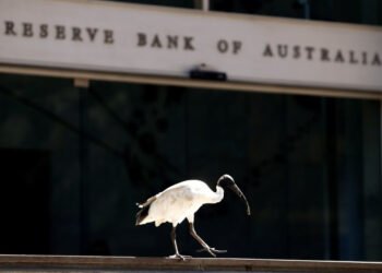 Australia central bank saw space to assess impact of Gulf conflict after May rate hike
