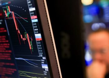 Average 401(k) balances fall due to market volatility
