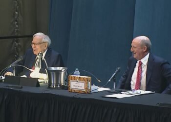 Berkshire Hathaway returns to airlines with $2.6 billion stake in Delta Air Lines