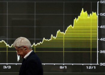 Bond yields, oil fall amid hopes for Iran deal; stocks end up with chip shares 