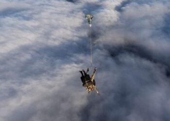 British paratroopers lead airdrop onto Tristan da Cunha for suspected hantavirus case