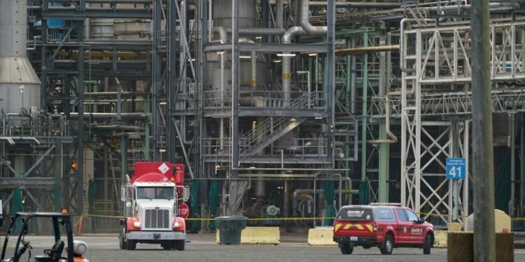Chemical tank rupture in Washington state causes multiple deaths and injuries