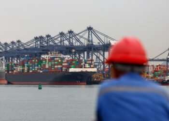 China April exports rebound strongly after sluggish March, trade surplus widens