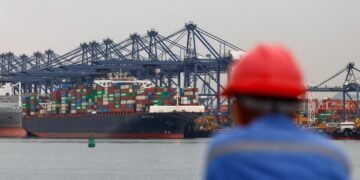 China April exports rebound strongly after sluggish March, trade surplus widens