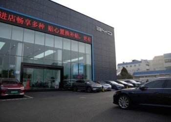 China’s car sales drop for seventh month in April; exports roar