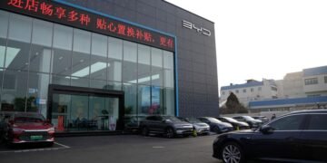 China’s car sales drop for seventh month in April; exports roar