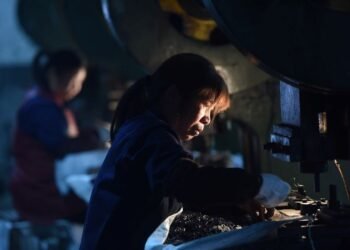 China’s factory activity flat in May, PMI shows 