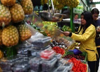 Colombia 12-month inflation edges up in April