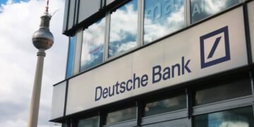 Deutsche Bank lifts Strategy stake to 785,000 shares despite value drop