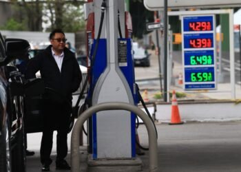 Everyone’s paying more for gas, but only some are cutting back. Here’s why.