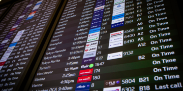 Five of the Best Apps to Track Your Flights