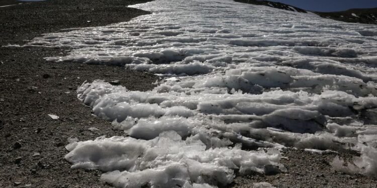 Global temperatures to reach near-record highs in next five years, report finds