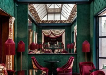Grab Your Lover—We Found the Most Romantic Hotels in Paris