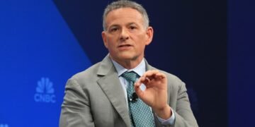 Greenlight’s David Einhorn pitches five turnaround stocks at Sohn, from AI to infrastructure