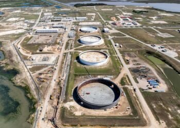 Here’s the real story behind the record drop in America’s oil reserves