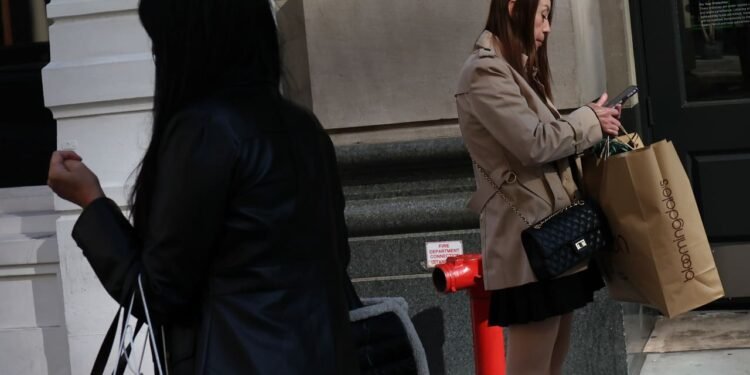 Here’s what the growing gap between Americans with good and bad credit says about the economy