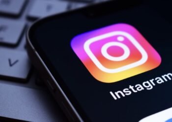 Instagram's New Snapchat Clone Makes It Too Easy to Send Disappearing Images to All Your Friends